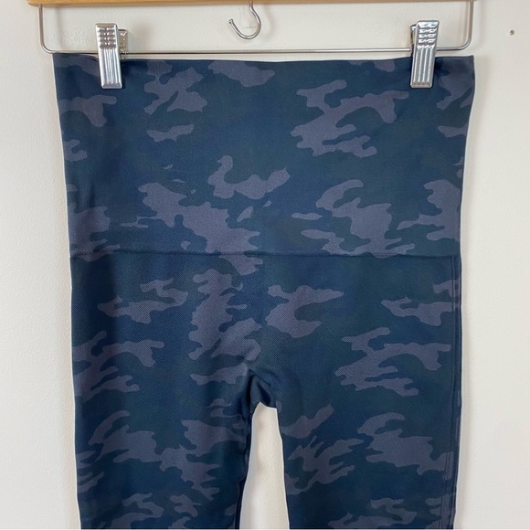 Spanx Look at Me Now Seamless Leggings - Picture 4 of 5